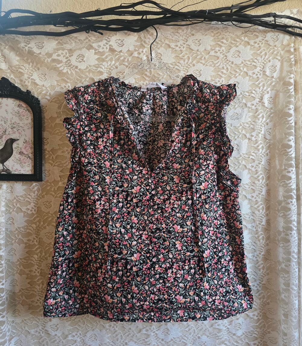 Ditsy Floral Flutter Sleeve Top - Ruffle Sleeve - Boho - dark academia